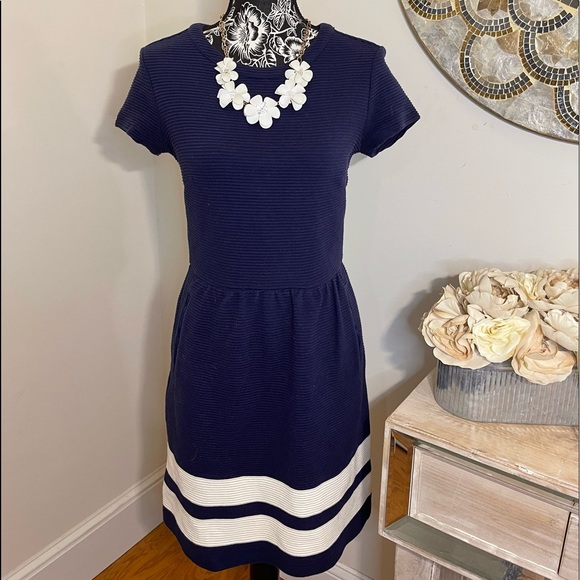 Vineyard Vines Dress - Picture 1 of 8